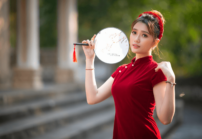 What is the culture of the Chinese?（Full text in Chinese and English）