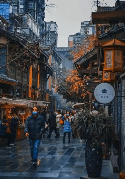 Chengdu Travel Guide : Pandas, Spicy Food & Tea Culture Secrets